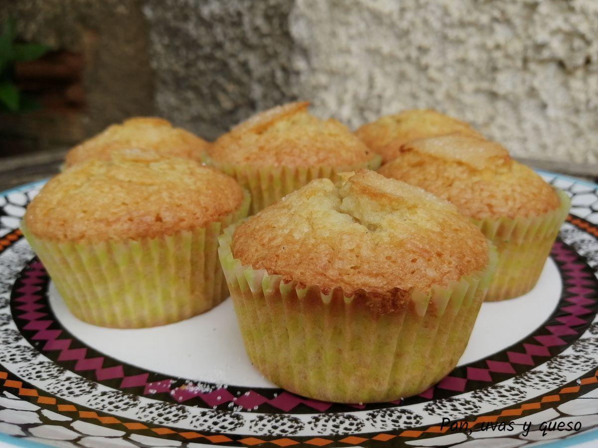 magdalenas de coco - pan uvas y queso -