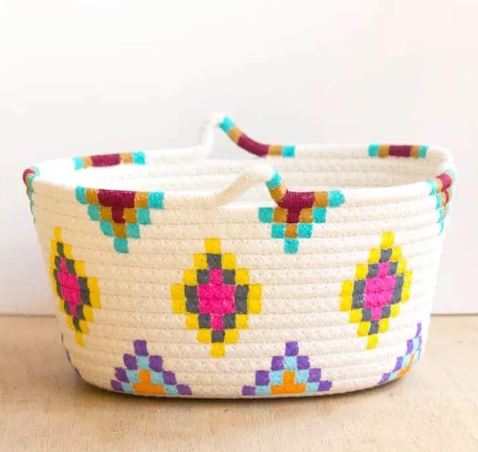5_DIY_dar_toque_primaveral_hogar_cesta_estilo_kilim-09