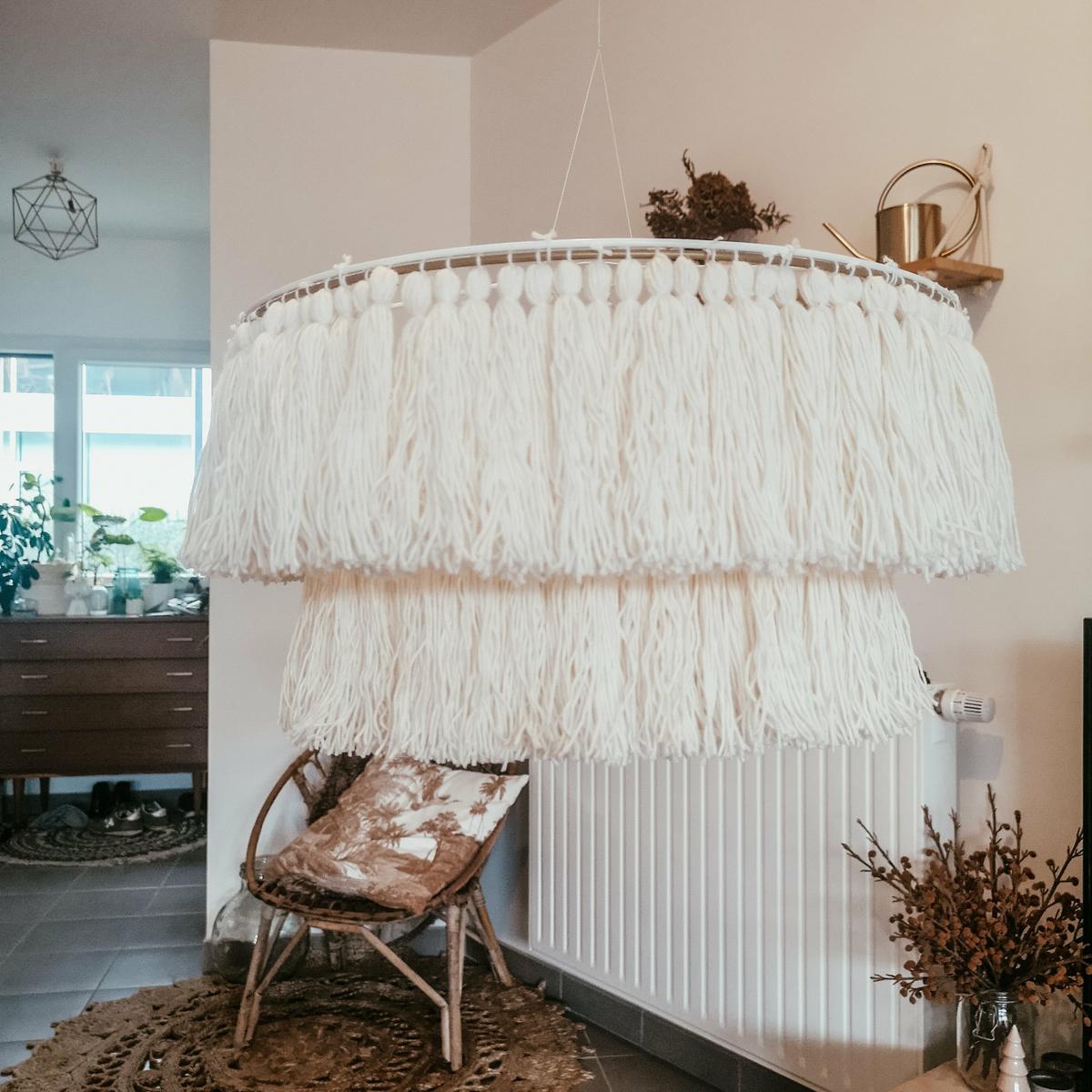 5_DIY_dar_toque_primaveral_hogar_lámpara_macramé-11