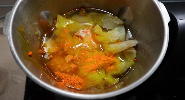 Echamos las patatas a hora y cocinamos