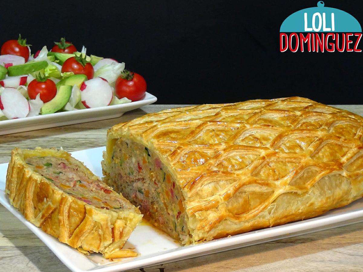 ROLLO DE CARNE Y VERDURAS EN HOJALDRE. Una receta muy fácil de hacer y con un sabor insuperable, jugoso por dentro y crujiente por fuera, esta receta es estupenda para un día de celebración o cualquier día de la semana