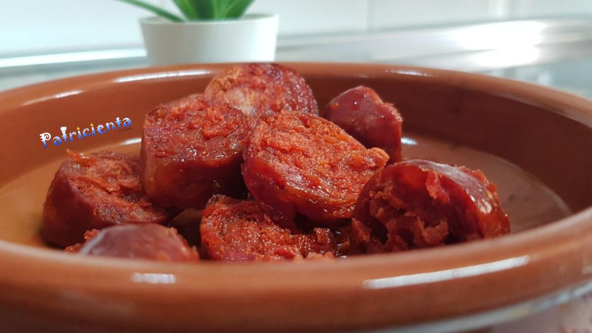 Chorizos al vino blanco