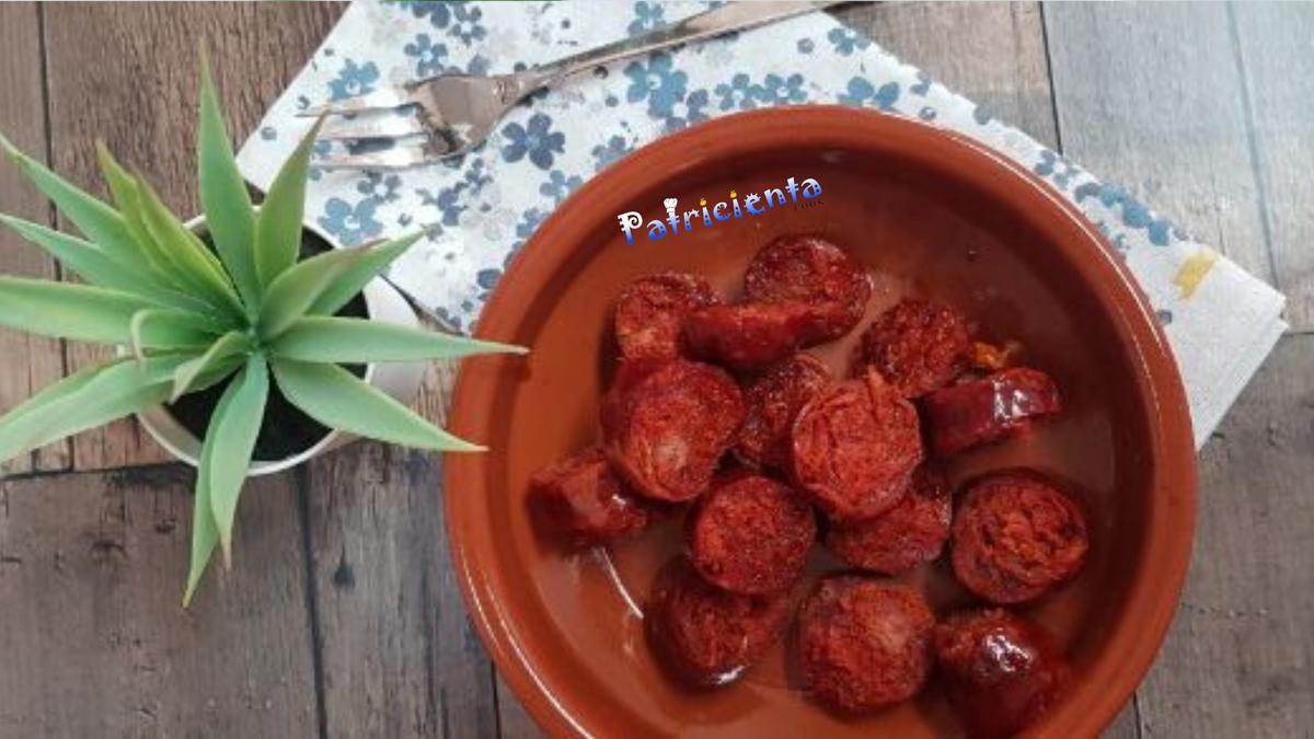 Chorizos al vino blanco