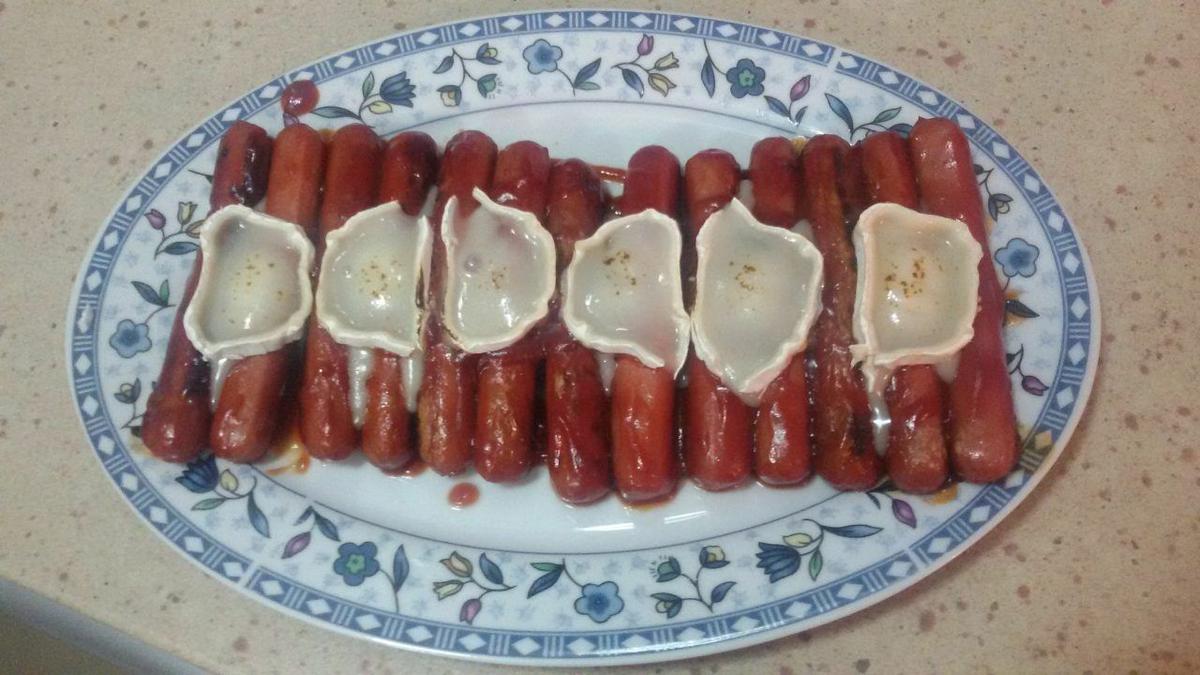 salchichas barbacoa y queso de cabra