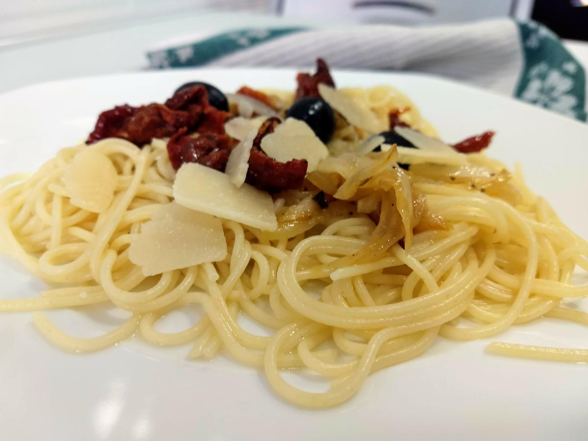 Espaguetis con tomates secos