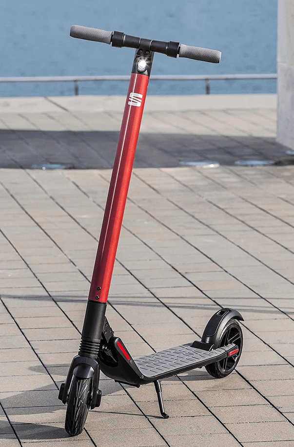 el patinete electrico seat EXS 300 W ofrece un diseño vanguardista bastante bonito con respecto a otros modelos de la misma gama