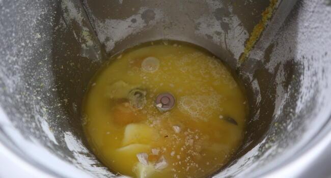 Mezclamos la mantequilla con los demás ingredientes