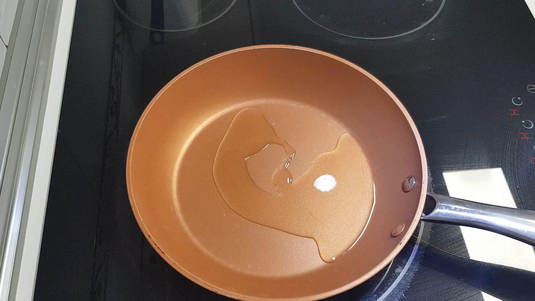 Pastel de lentejas al curry con crema de patata y coco