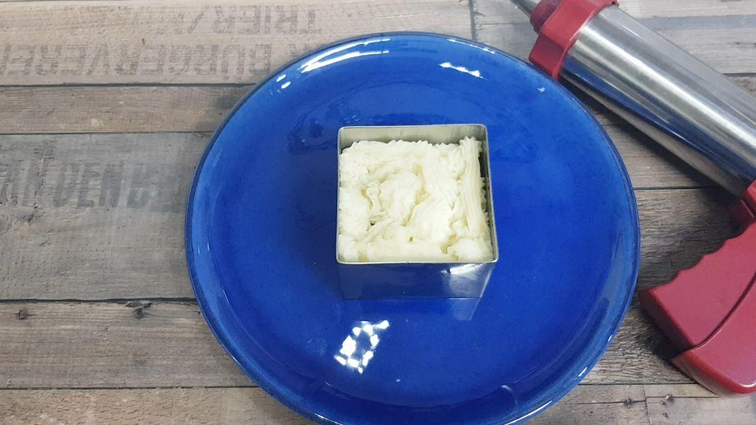 Pastel de lentejas al curry con crema de patata y coco