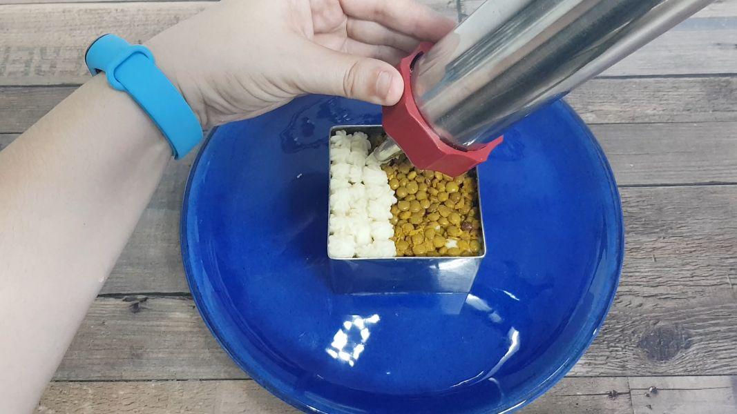 Pastel de lentejas al curry con crema de patata y coco