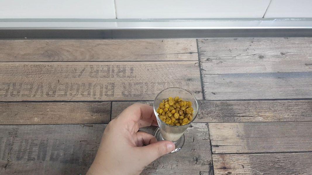 Pastel de lentejas al curry con crema de patata y coco