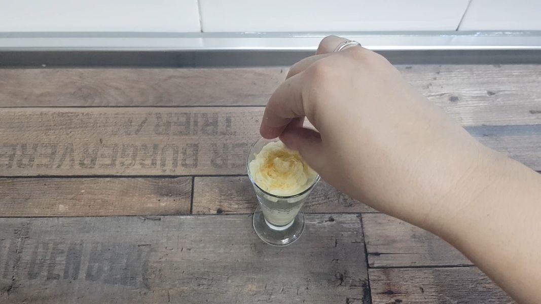 Pastel de lentejas al curry con crema de patata y coco