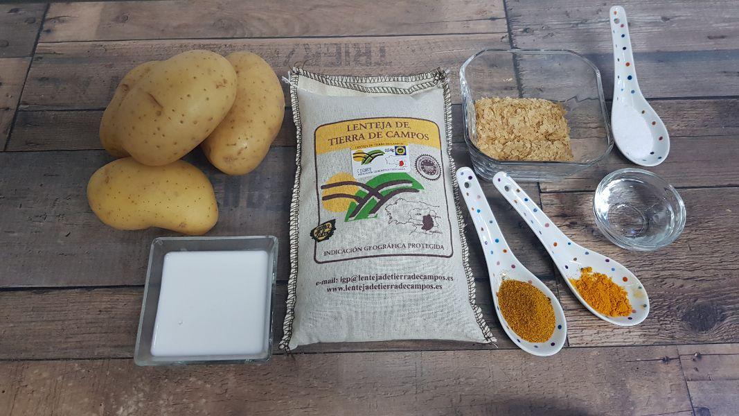 Pastel de lentejas al curry con crema de patata y coco