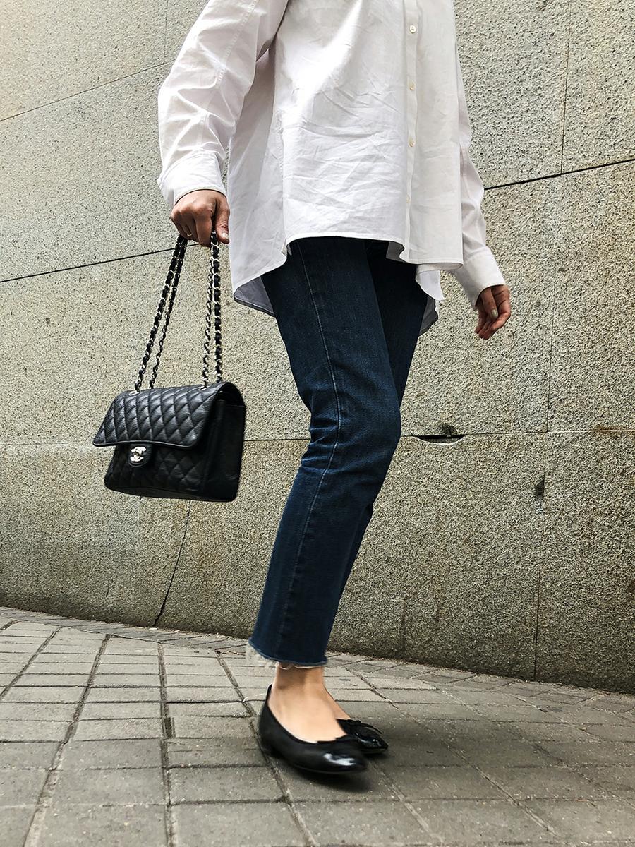 Trini | Levis jeans The Row shirt