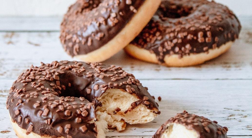 como hacer donuts de chocolate