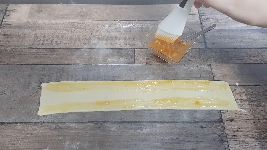 Rosas de hojaldre, manzana y canela