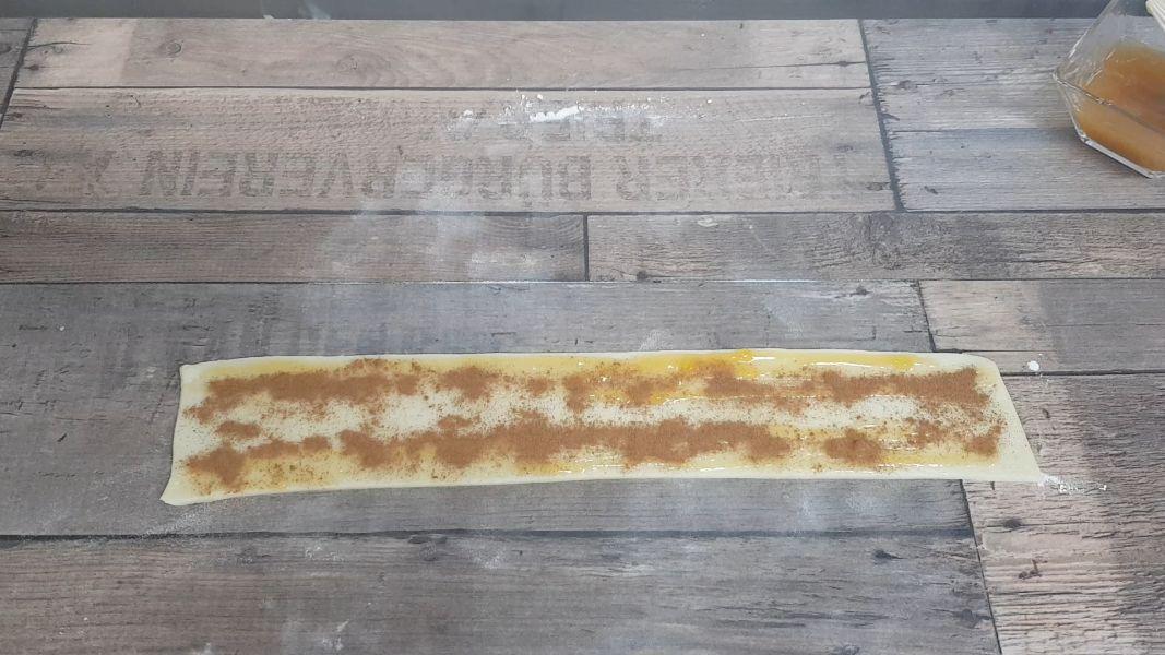 Rosas de hojaldre, manzana y canela