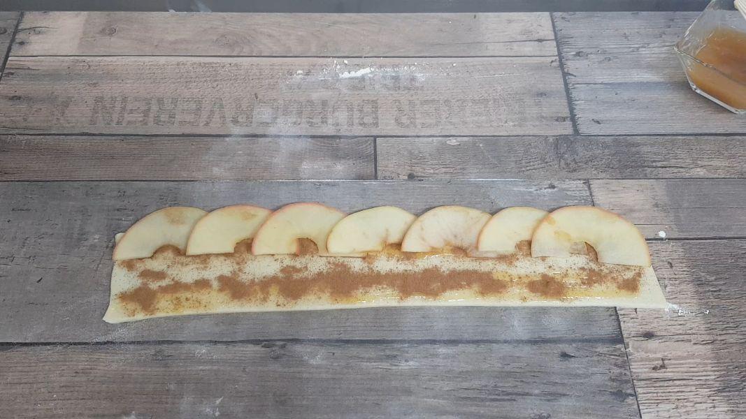 Rosas de hojaldre, manzana y canela