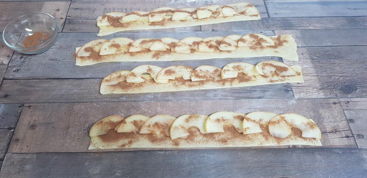 Rosas de hojaldre, manzana y canela