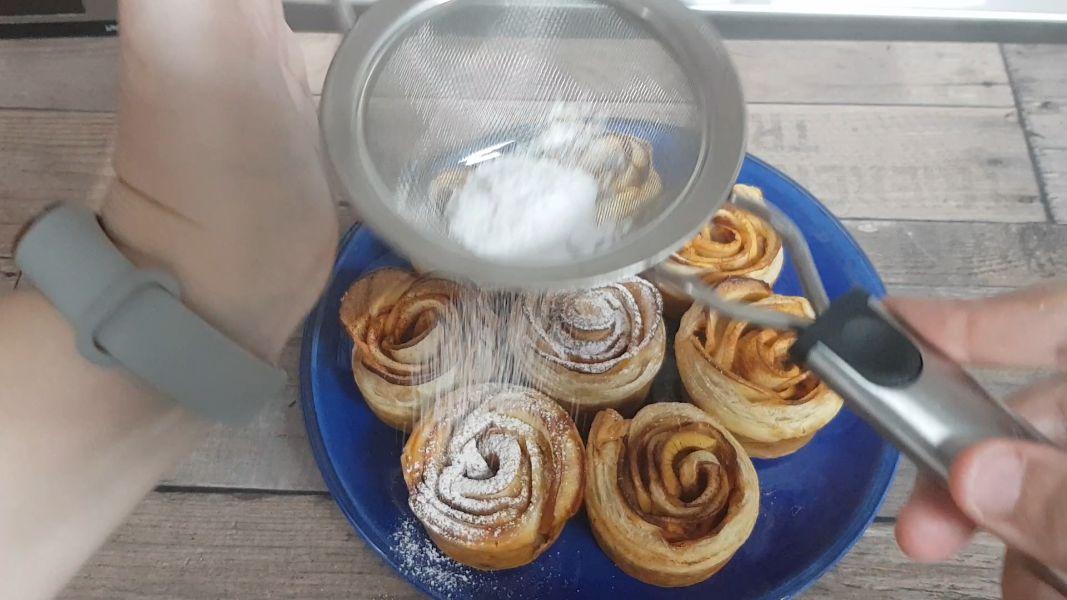 Rosas de hojaldre manzana y canela