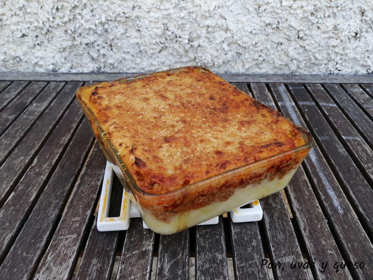 pastel de carne - pan uvas y queso 