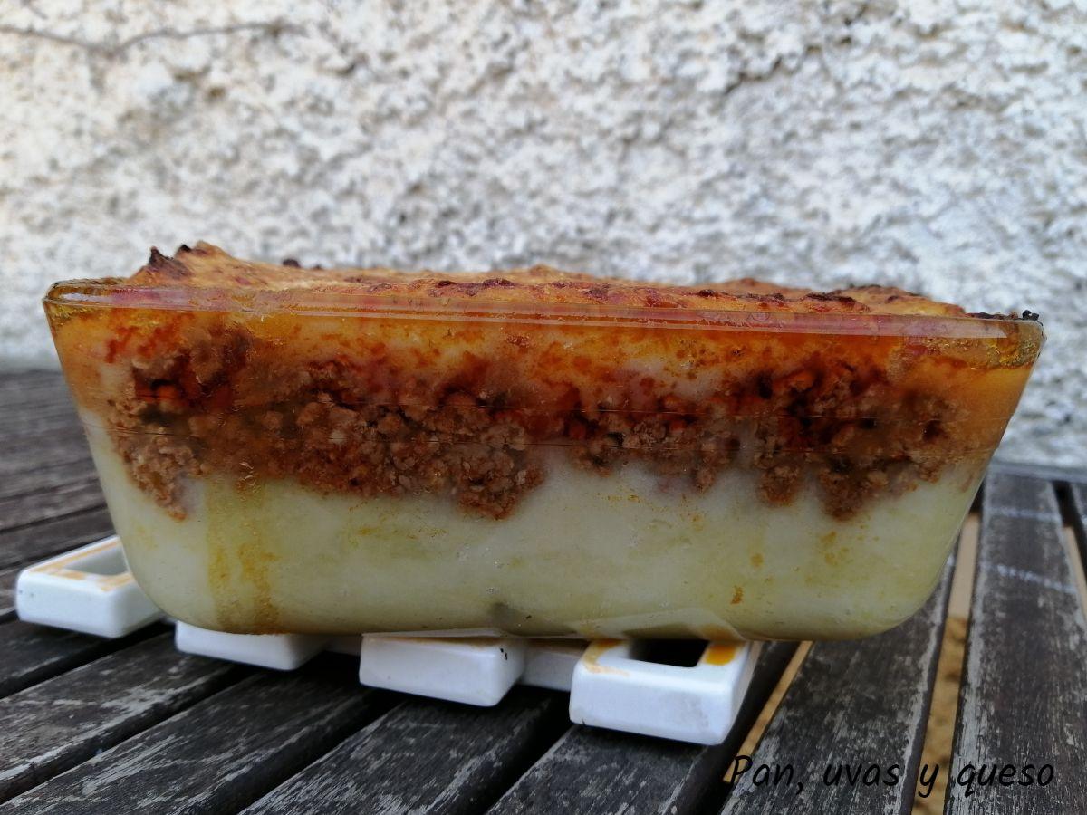 pastel de carne - pan uvas y queso 