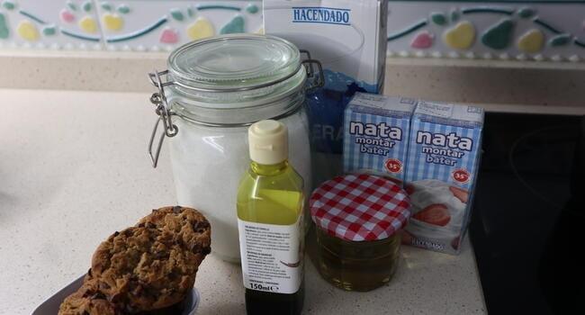 Los ingredientes para hacer helado de Cookies casero