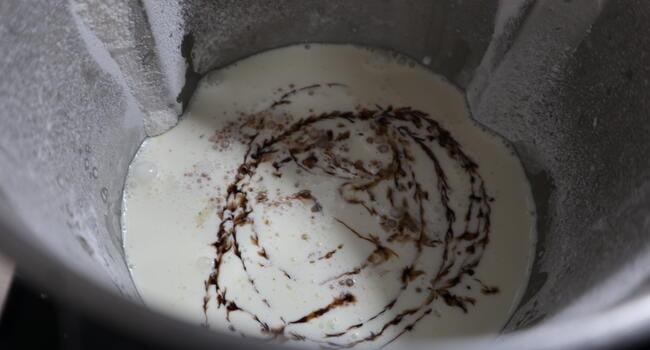 Añadimos el resto de los ingredientes y mezclamos todo