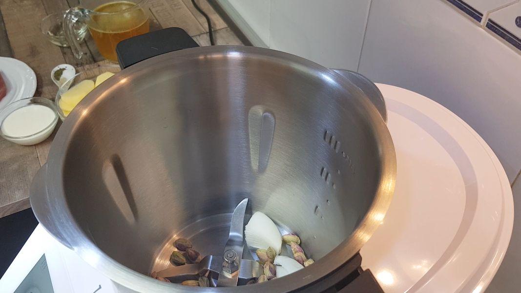 Atún en salsa de pistachos