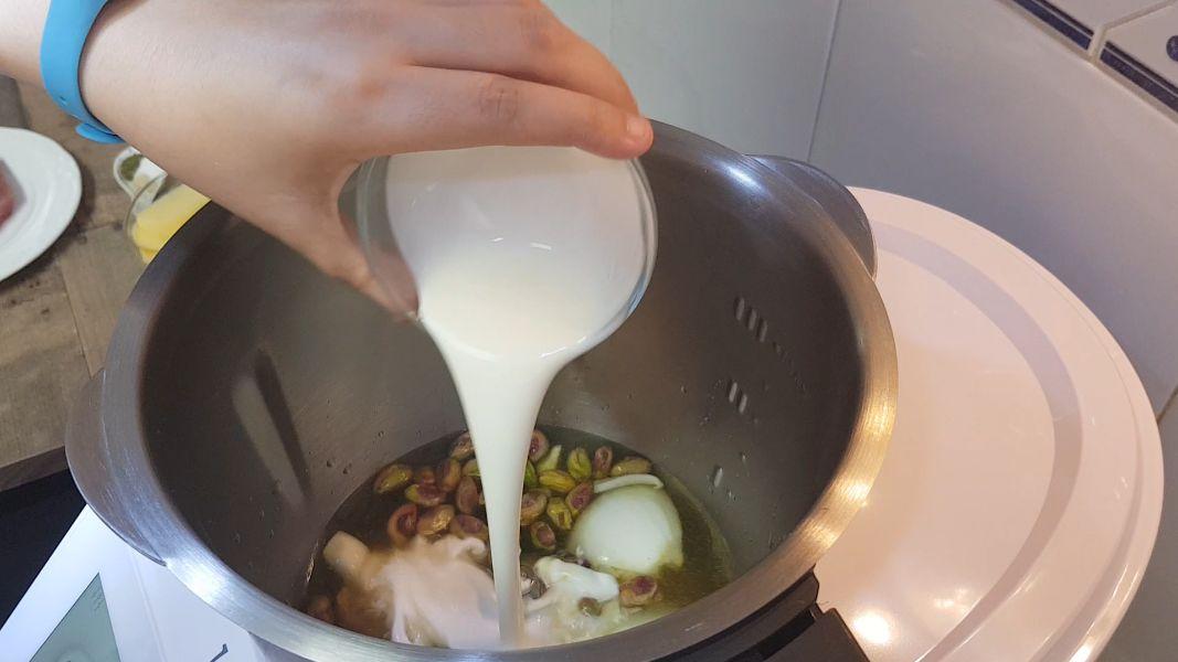 Atún en salsa de pistachos