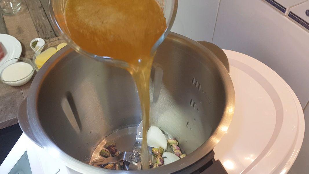 Atún en salsa de pistachos