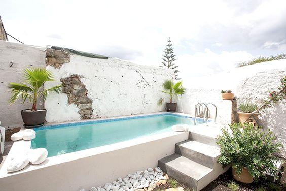 pequena piscina en el jardin tipo aljibe