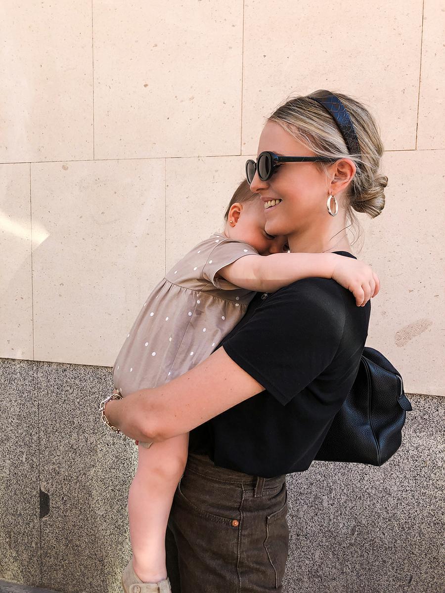 Trini | Levis jeans The Row tshirt