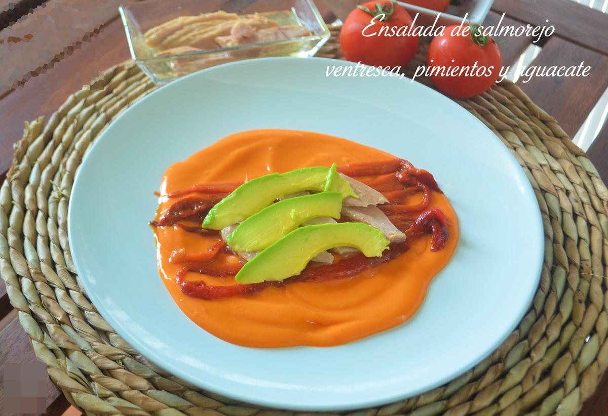 Ensalada de salmorejo, ventresca, pimientos y aguacate