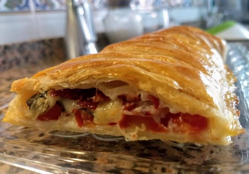 Trenza de hojaldre con queso y jammón