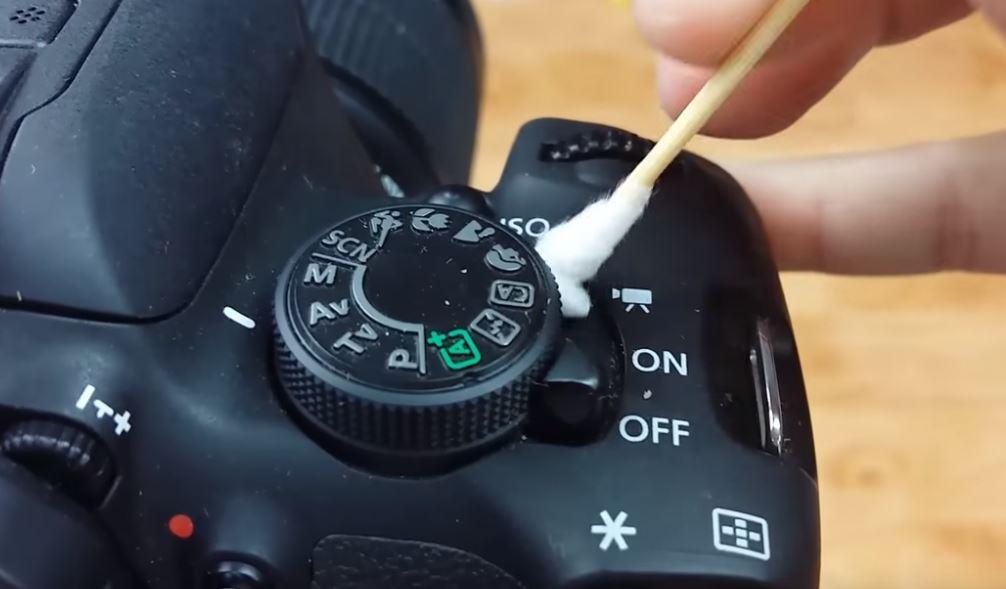 Limpieza cámara de fotos. Vía CoolThings.