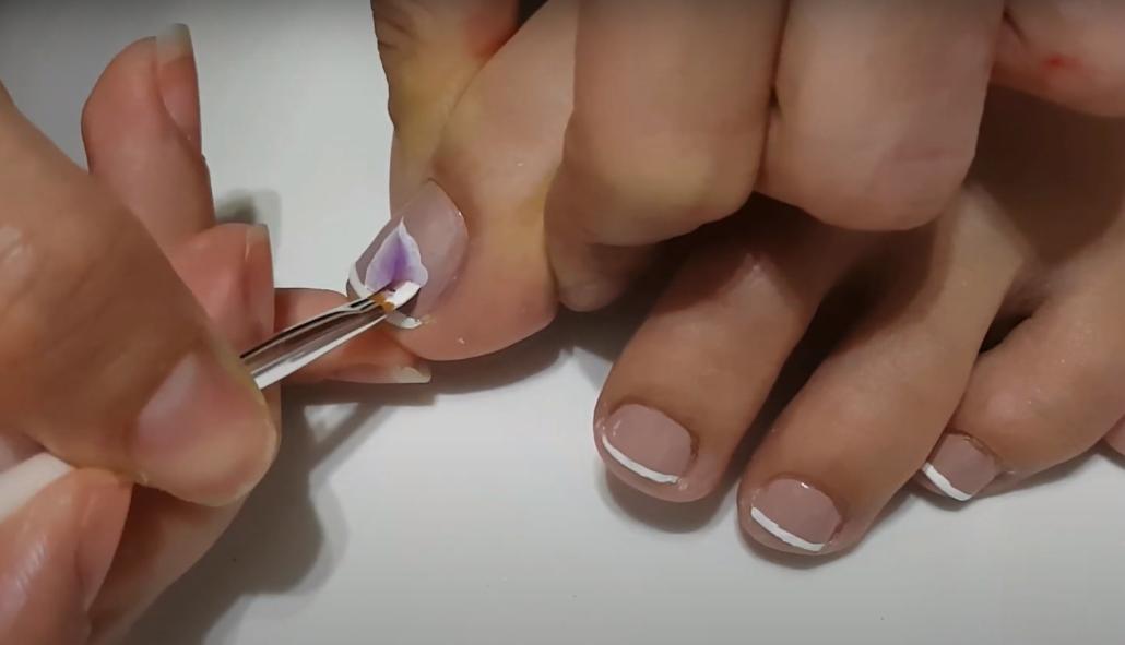 imágenes de uñas decoradas con flores grandes