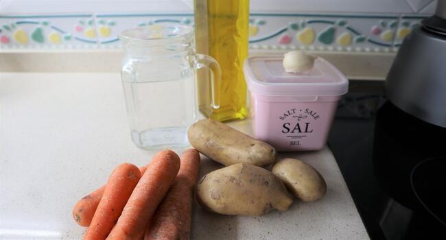 Los ingredientes necesarios para hacer la crema de zanahorias casera con Mycook
