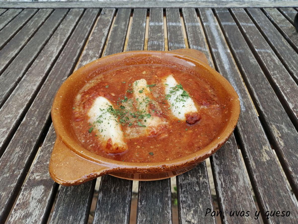 bacalao a la vizcaina en crock pot - pan uvas y queso 