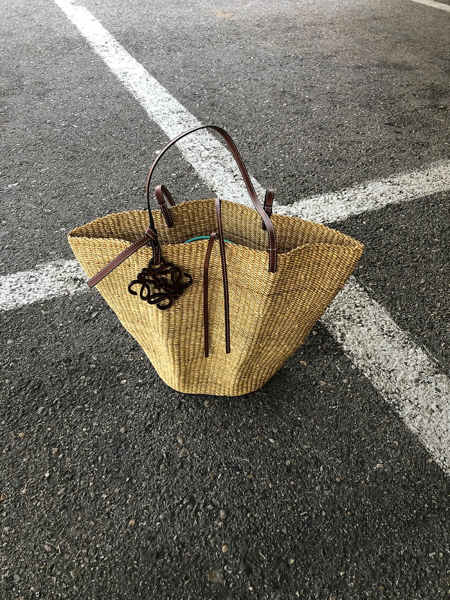 Trini | Levis jeans Loewe shell basket bag