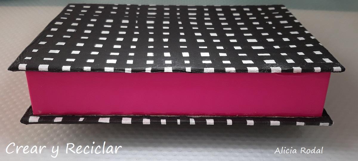 En este tutorial te muestro Cómo decorar de una manera simple, una caja de cartón con una servilleta de papel DIY Reciclaje creativo Ideas creativas