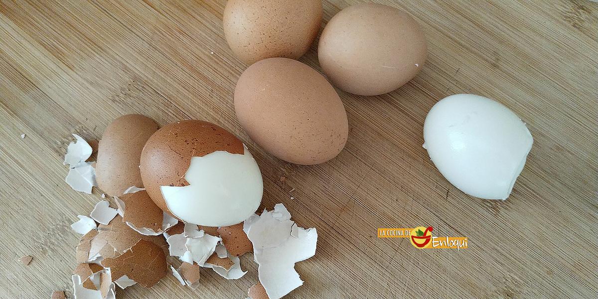 Huevos cocidos rellenos con solo 2 ingredientes