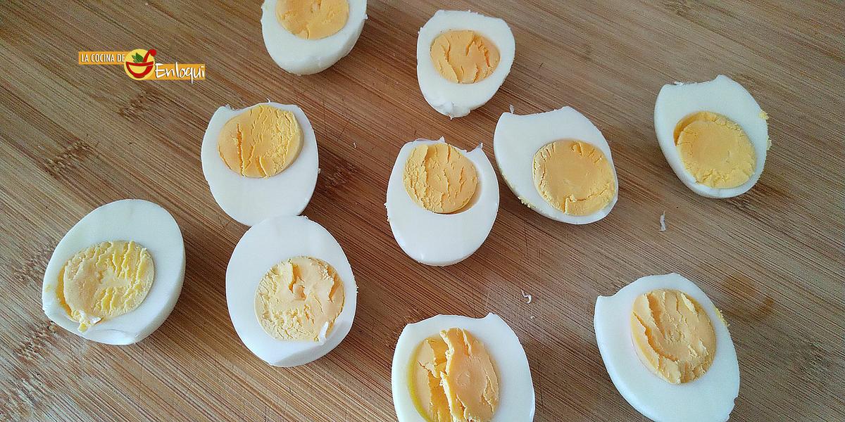 Huevos cocidos rellenos con solo 2 ingredientes
