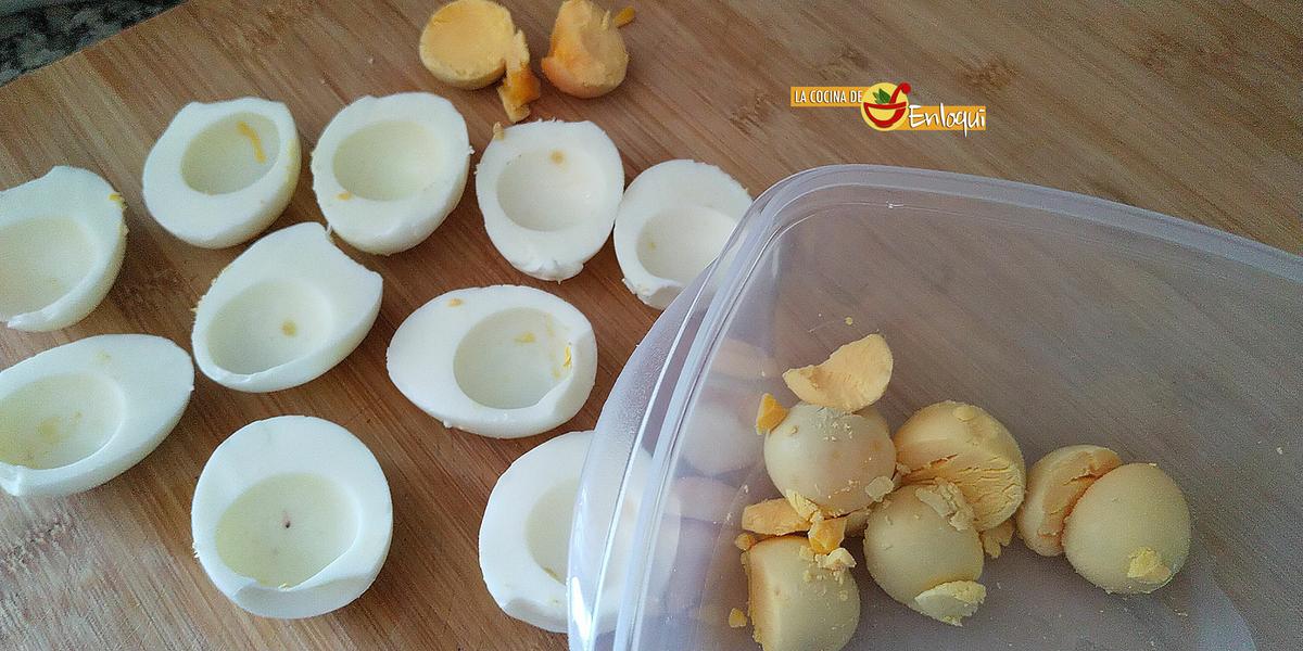 Huevos cocidos rellenos con solo 2 ingredientes