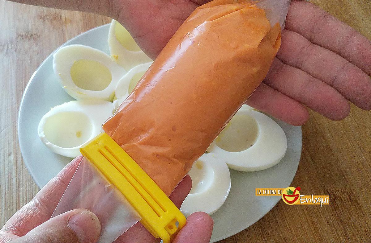 Huevos cocidos rellenos con solo 2 ingredientes