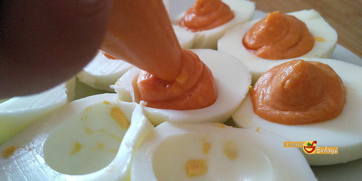 Huevos cocidos rellenos con solo 2 ingredientes