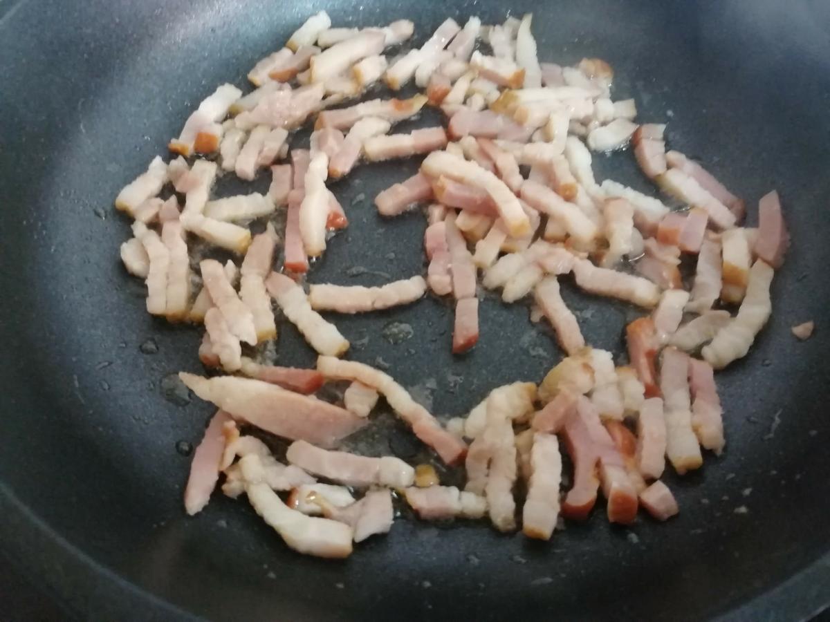 freir panceta para espaguetis a la carbonar