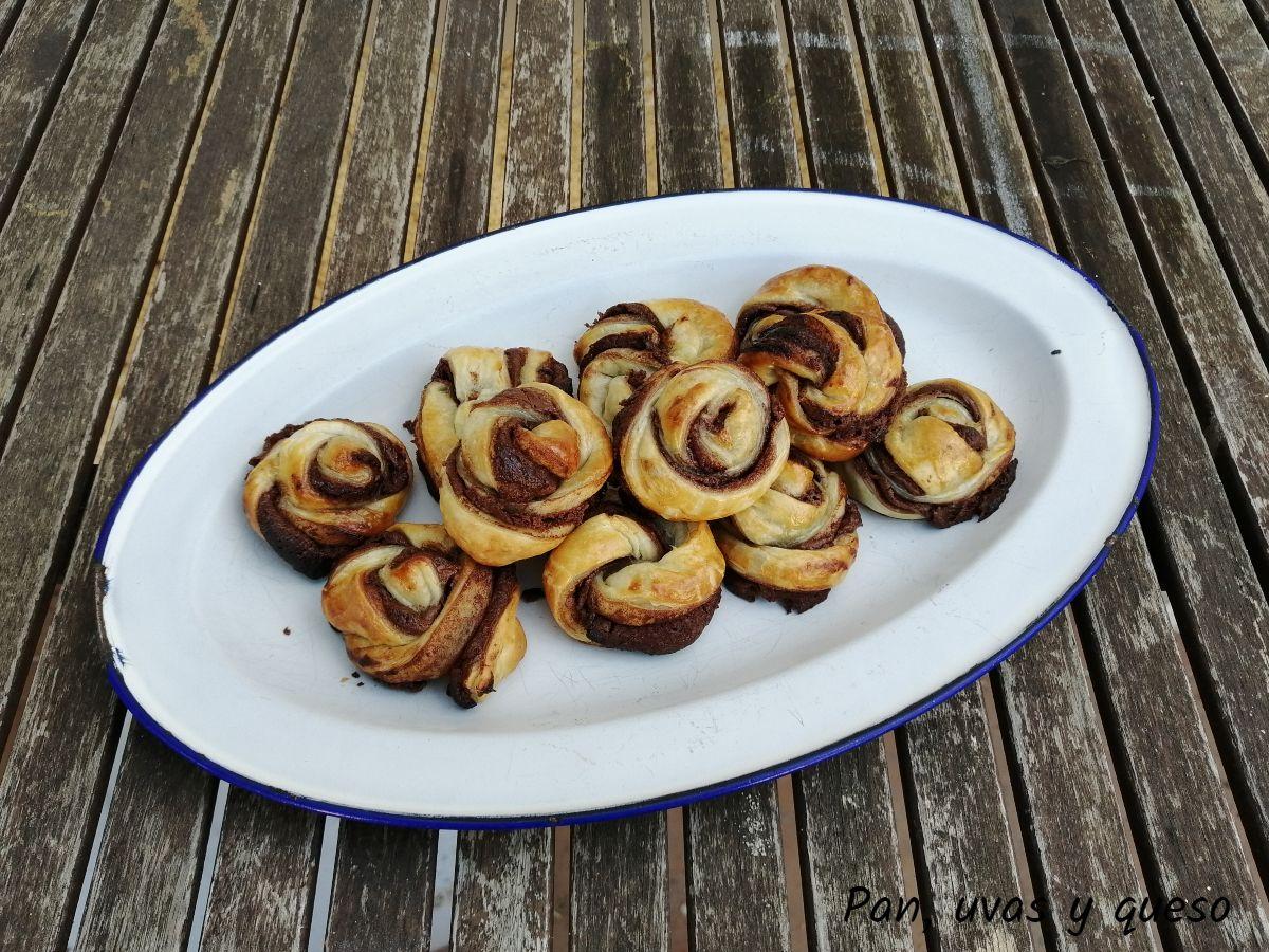 caracolas de hojaldre - pan uvas y queso 