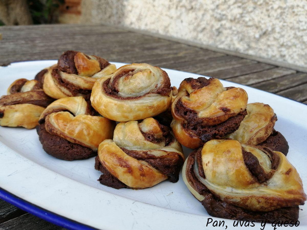 caracolas de hojaldre - pan uvas y queso