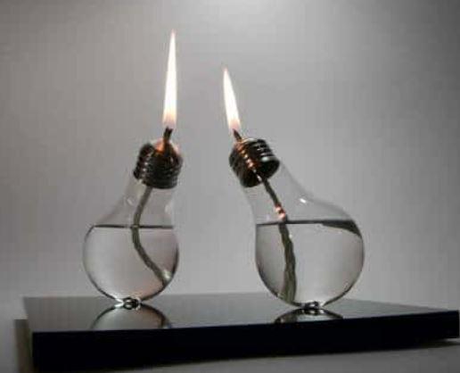 Lámpara con una bombilla. Vía EcoInventos.